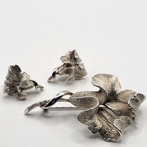 VTG Coro "Pegasus" Demi-Parure: Matte & Shiny Silver Tone Flowers | SIGNED